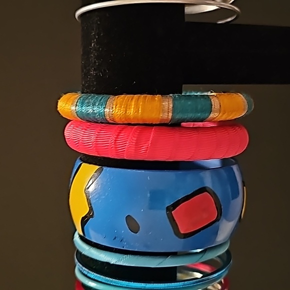 Lot of 21 Assorted Bangles - 7.5" inner circumference - Picture 3 of 5